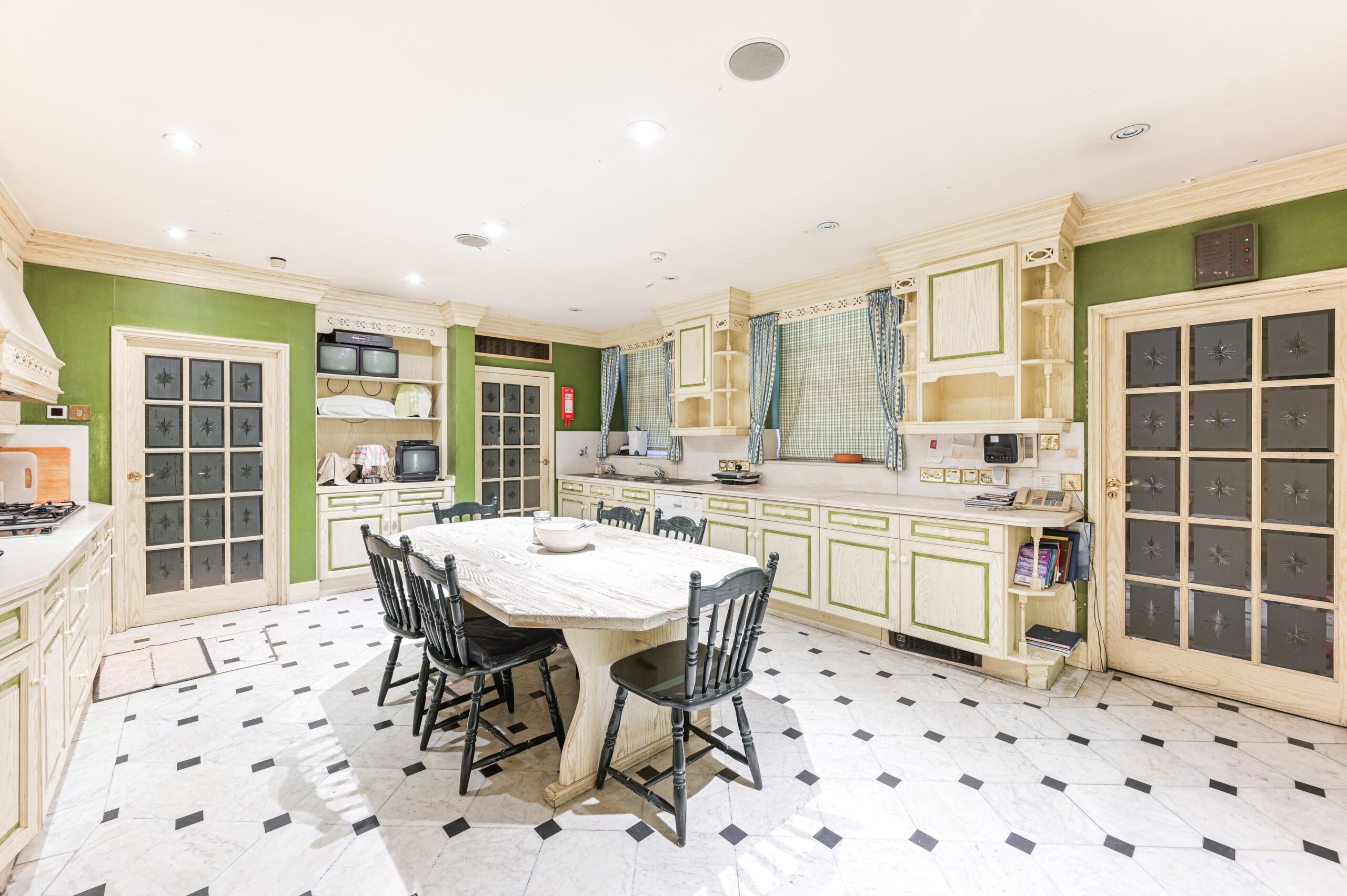 UPPER GROSVENOR STREET, Mayfair, W1K / Weekly Rent - Image 40