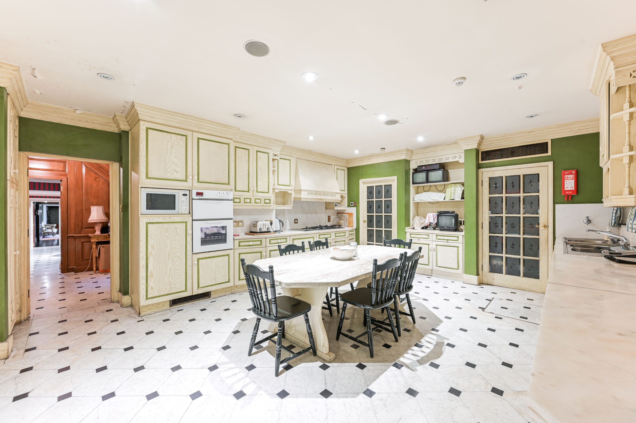 UPPER GROSVENOR STREET, Mayfair, W1K / Weekly Rent - Image 4