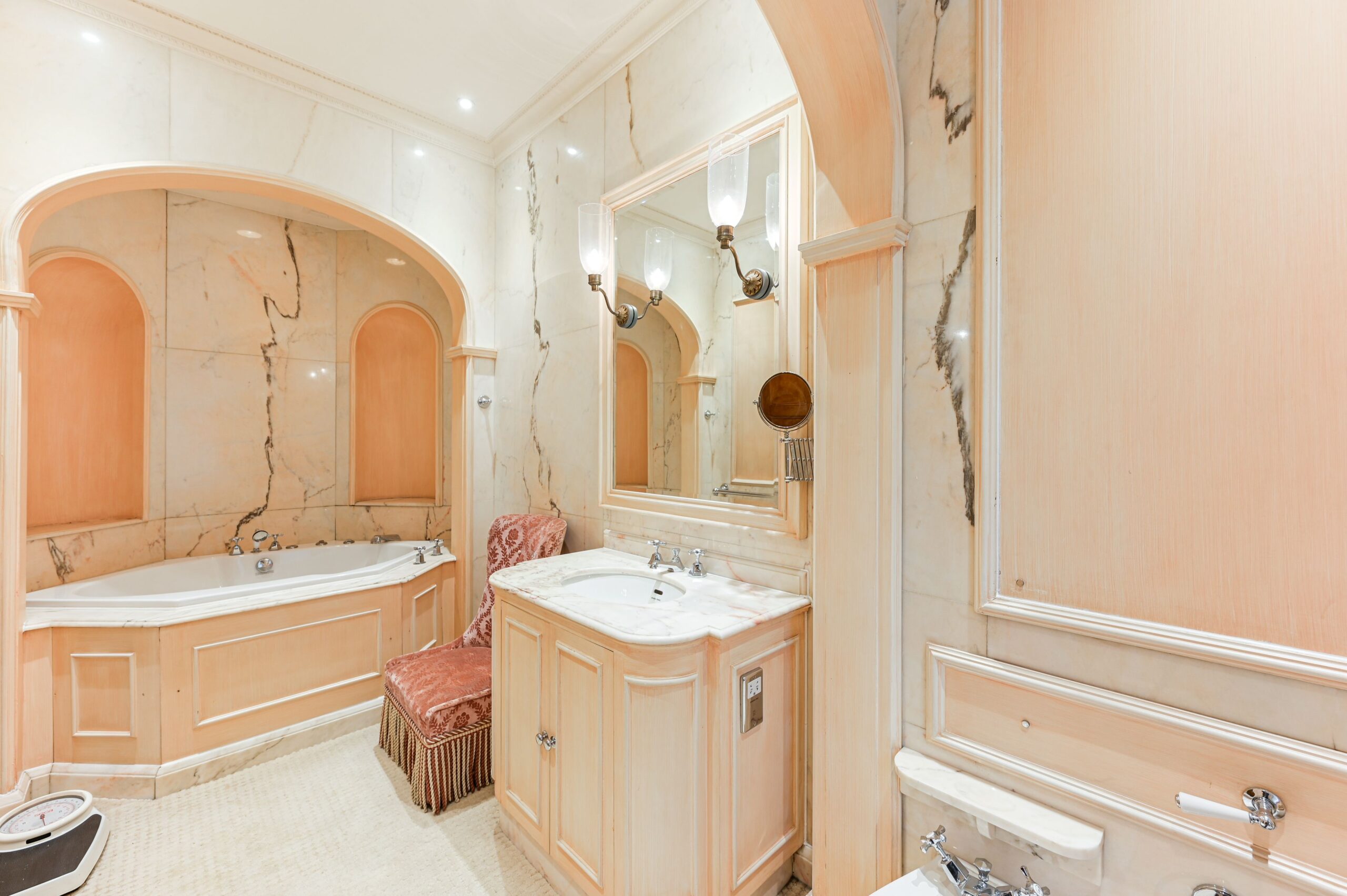 UPPER GROSVENOR STREET, Mayfair, W1K / Weekly Rent - Image 3